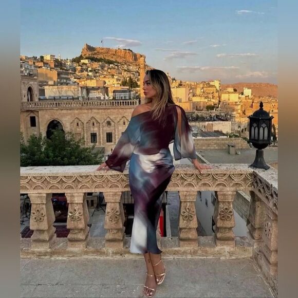 NWT ZARA SATIN print midiβdress with cape blue and brown Included Cape - Picture 3 of 15